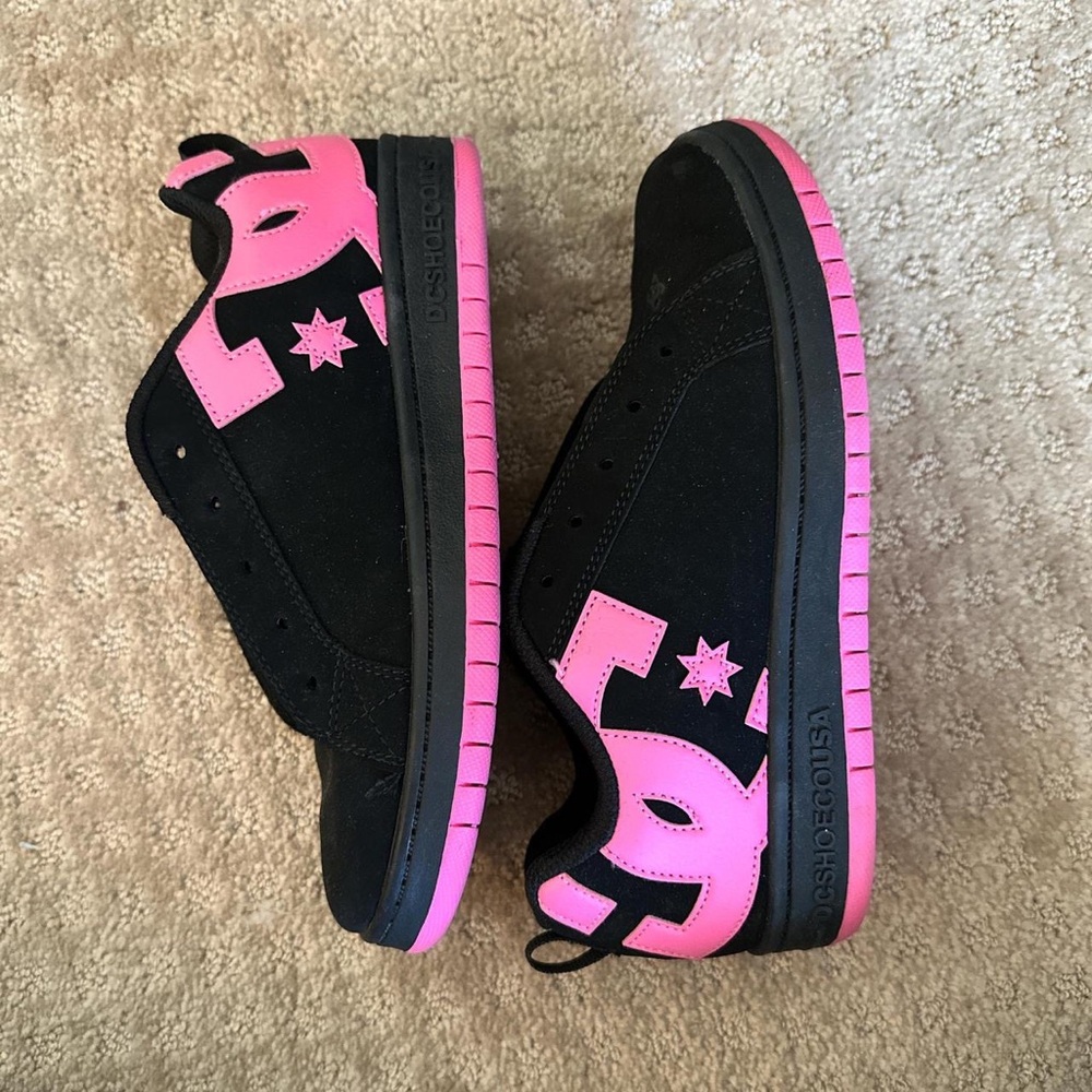 ⚠️SOLD⚠️Pink N Black Dc Shoes